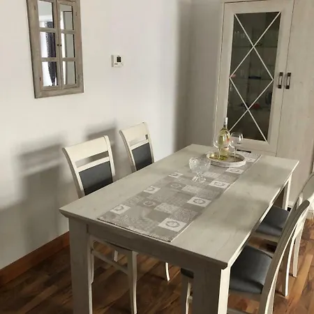 Apartment Ferienwohnung *